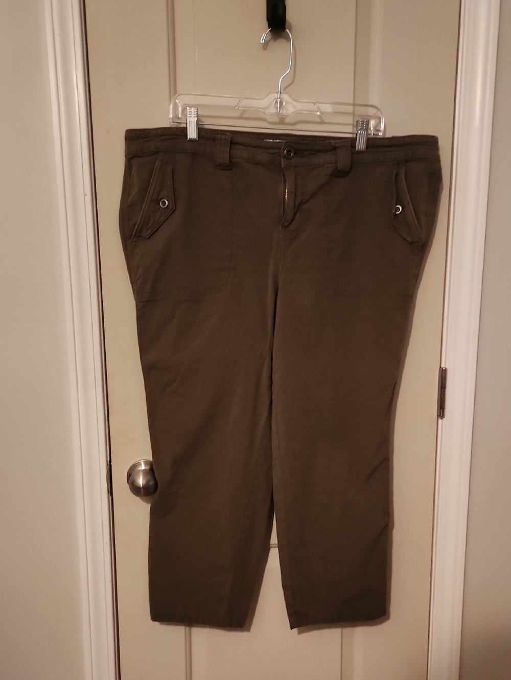 Olive Green Calf-Length Pants